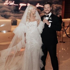 Brand New- Elegant Ivory Bridal Veil